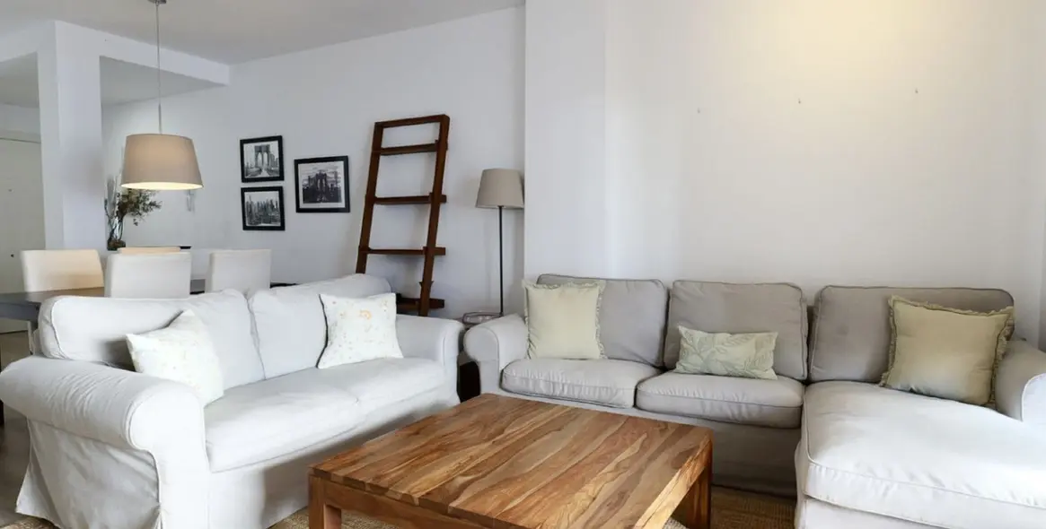 Sale of middle floor apartment in La Campana 5