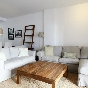 Sale of middle floor apartment in La Campana