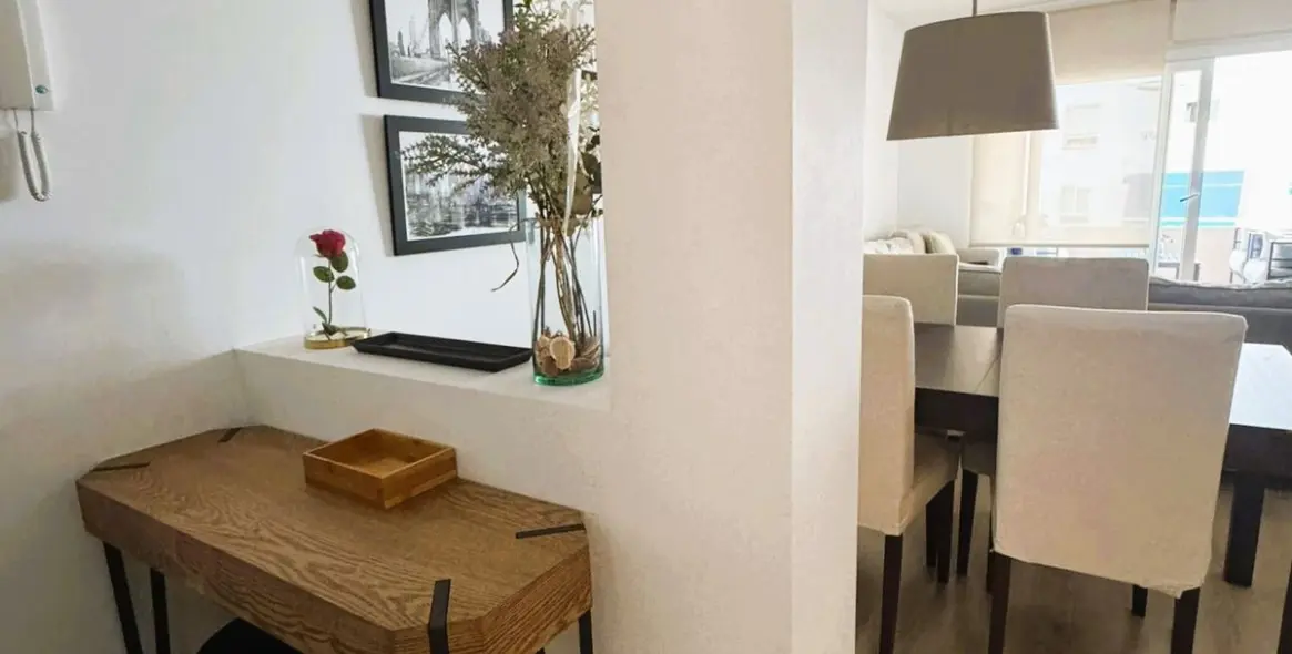 Sale of middle floor apartment in La Campana 9