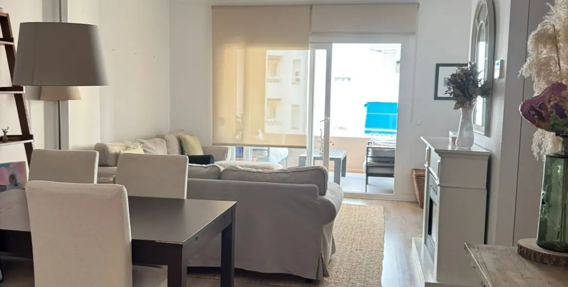 Sale of middle floor apartment in La Campana 12