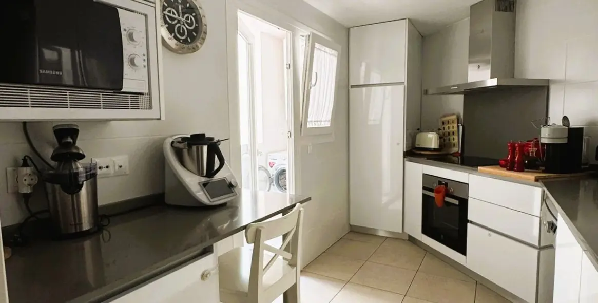 Sale of middle floor apartment in La Campana 18