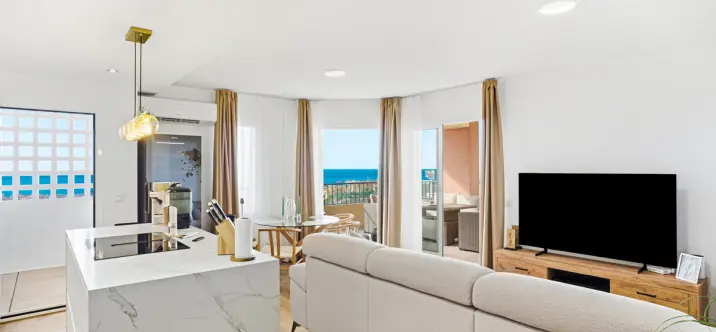 Sale of middle floor apartment in Riviera del Sol 0