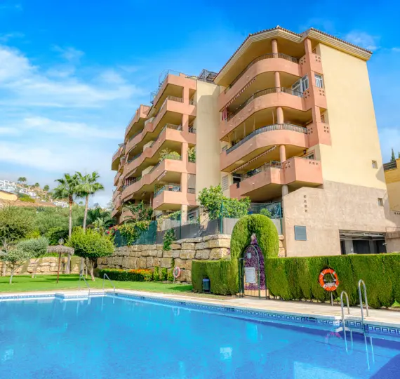 Sale of middle floor apartment in Riviera del Sol