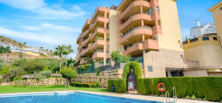Sale of middle floor apartment in Riviera del Sol 2
