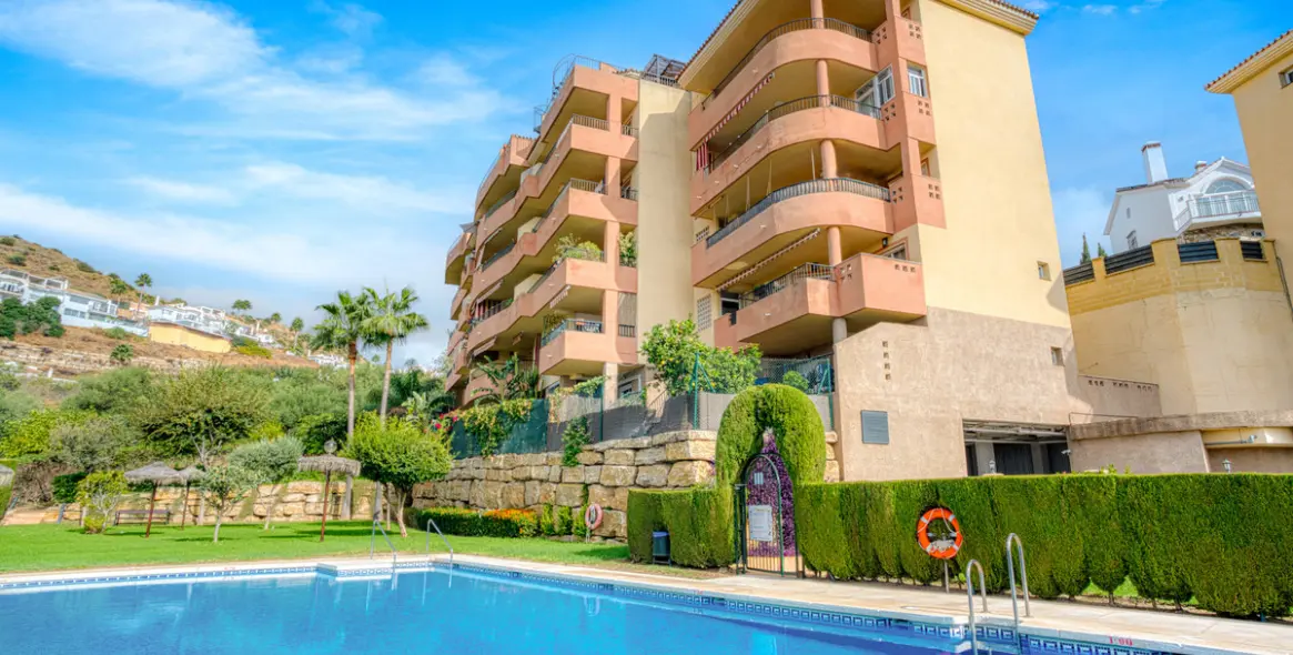 Sale of middle floor apartment in Riviera del Sol 3