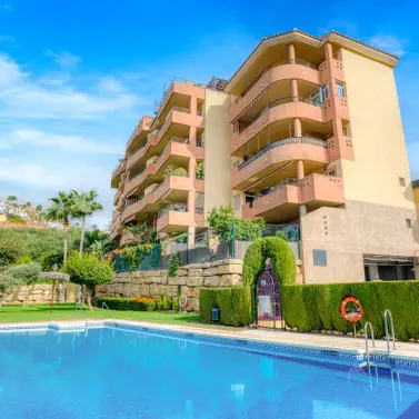 Sale of middle floor apartment in Riviera del Sol