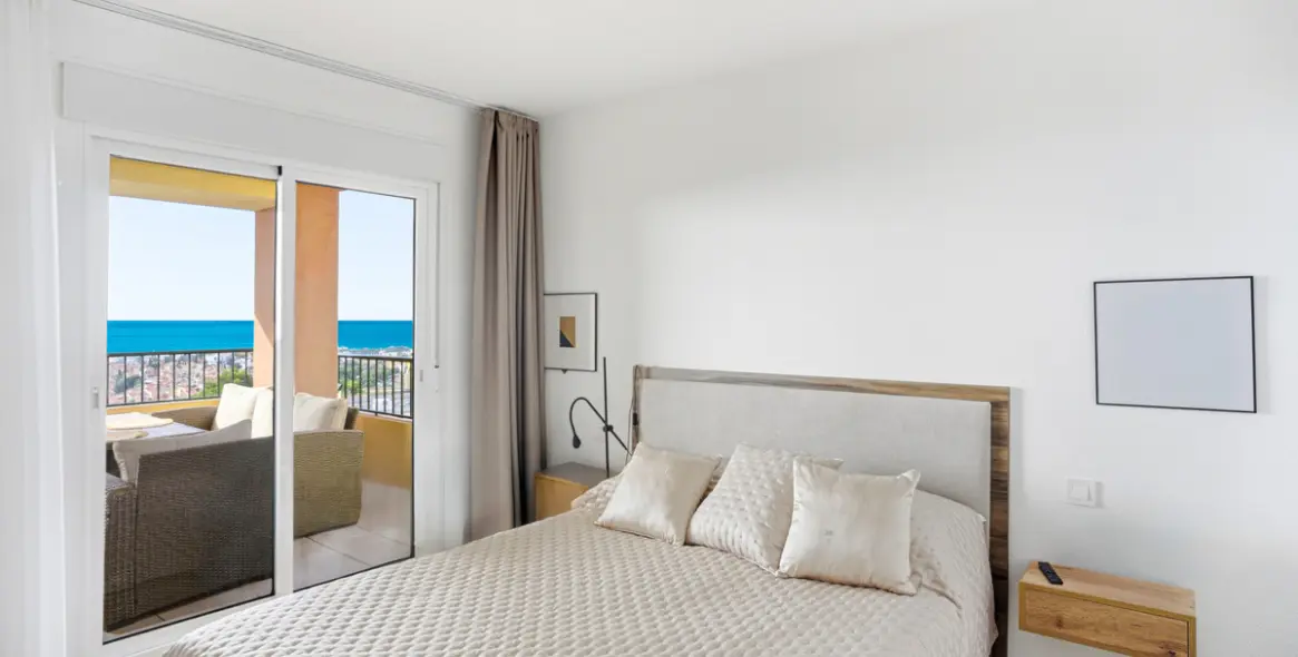 Sale of middle floor apartment in Riviera del Sol 5