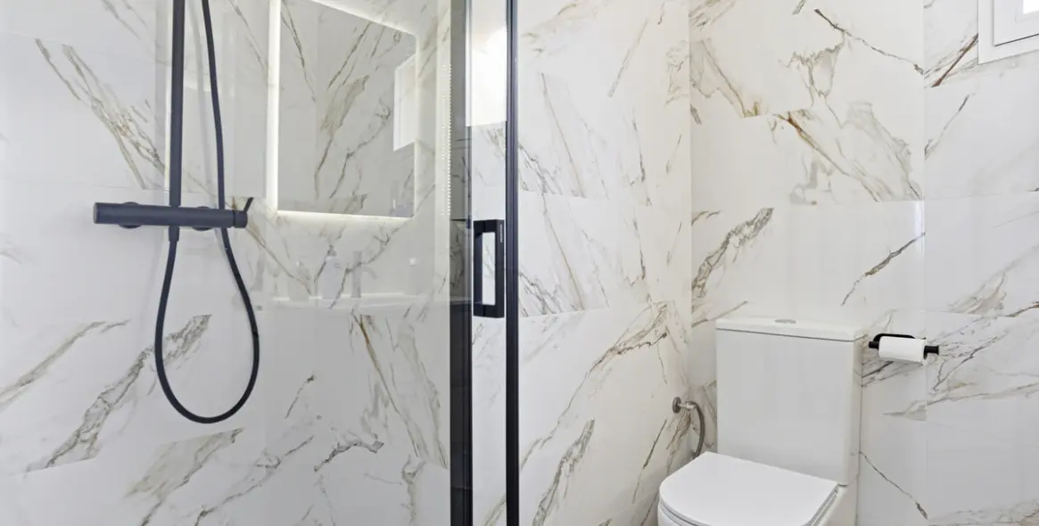 Sale of middle floor apartment in Riviera del Sol 11