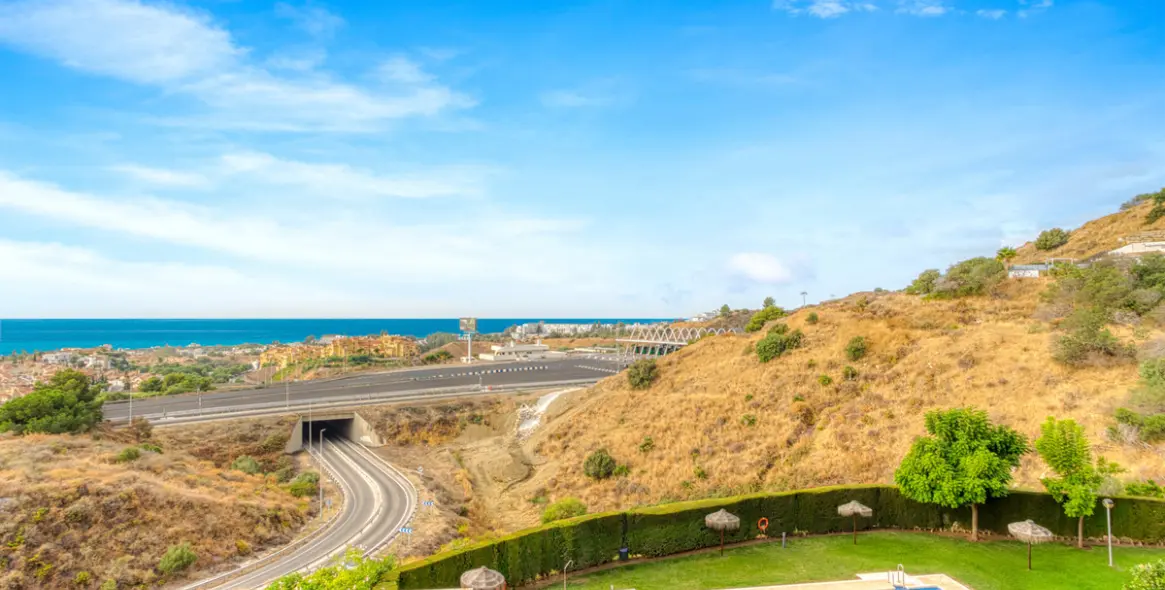 Sale of middle floor apartment in Riviera del Sol 14