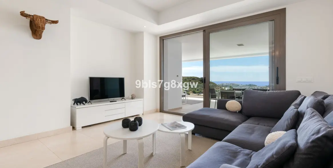 Продажа апартаментов на среднем этаже в Casares Playa 1