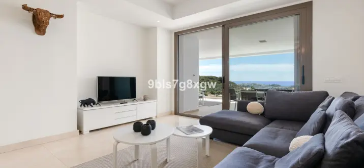 Продажа апартаментов на среднем этаже в Casares Playa 0