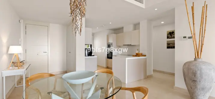 Продажа апартаментов на среднем этаже в Casares Playa 1