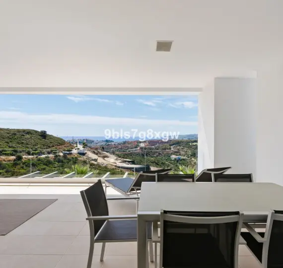 Продажа апартаментов на среднем этаже в Casares Playa