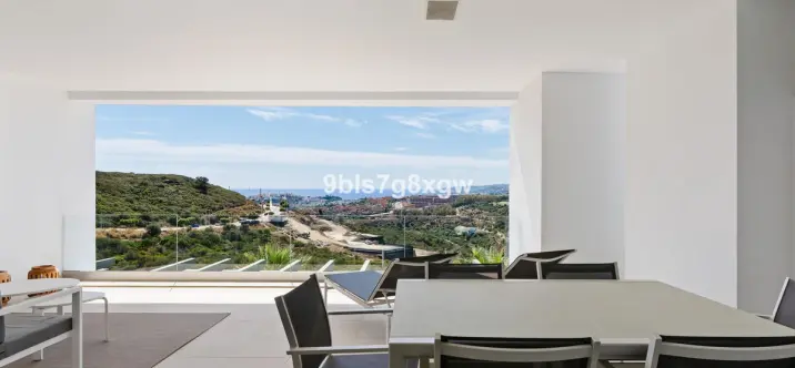 Продажа апартаментов на среднем этаже в Casares Playa 2