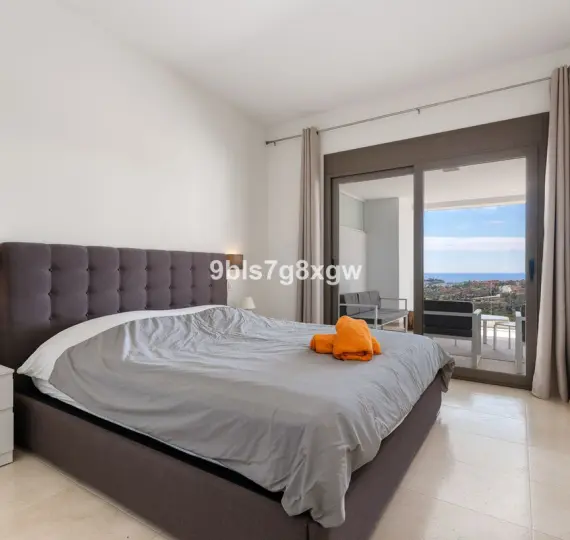 Продажа апартаментов на среднем этаже в Casares Playa