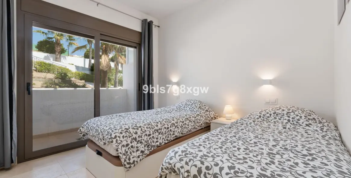 Продажа апартаментов на среднем этаже в Casares Playa 5