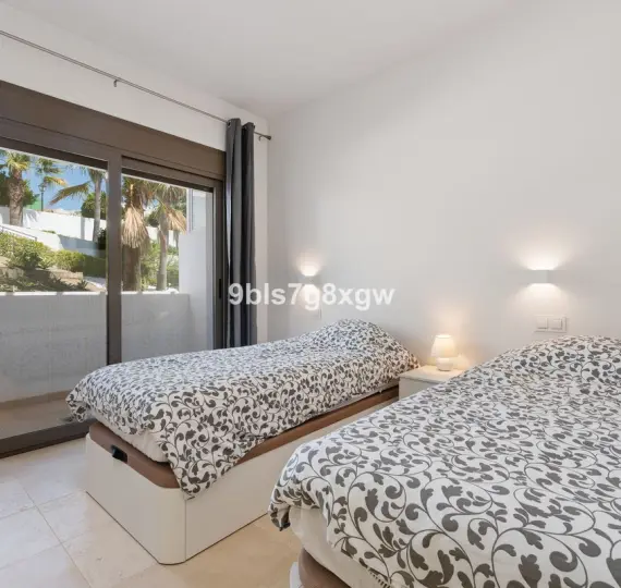 Продажа апартаментов на среднем этаже в Casares Playa