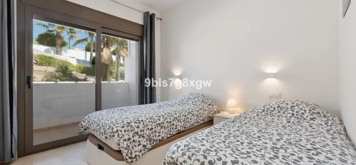 Продажа апартаментов на среднем этаже в Casares Playa 4