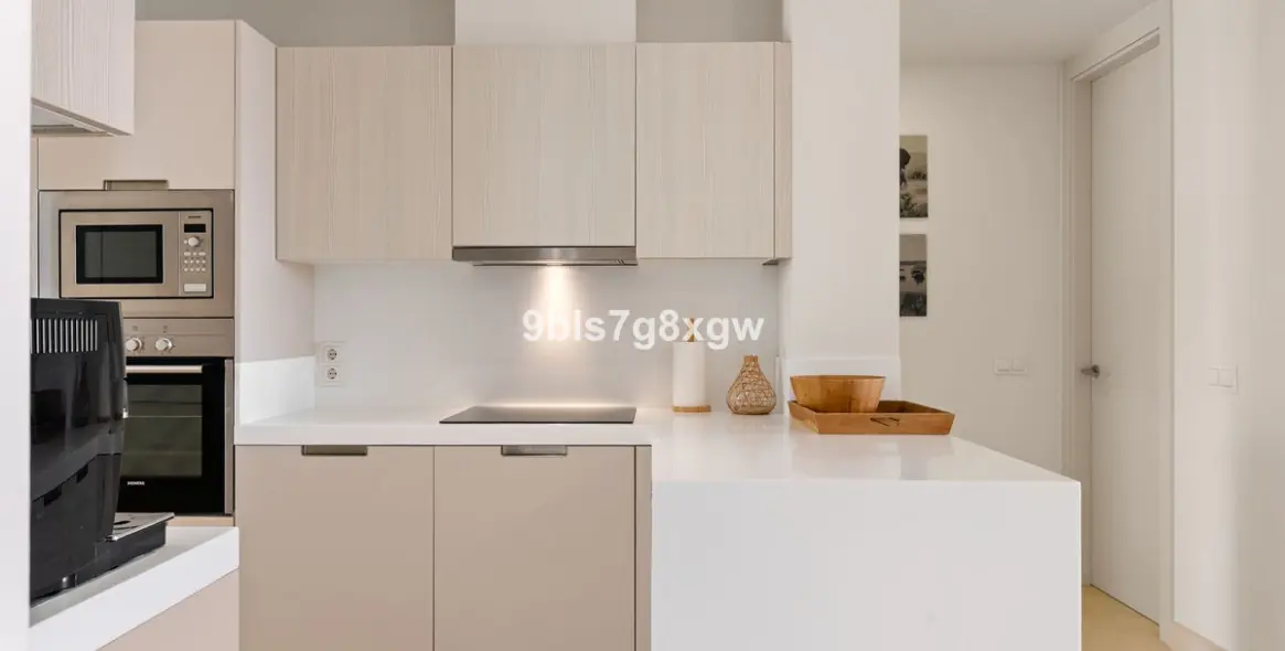 Продажа апартаментов на среднем этаже в Casares Playa 11