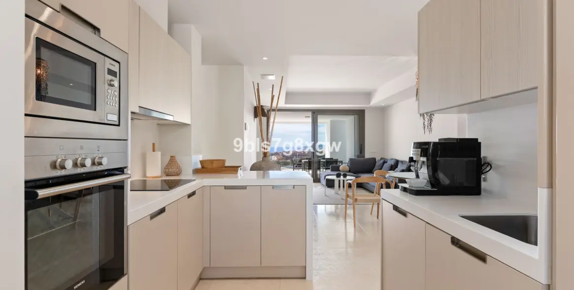 Продажа апартаментов на среднем этаже в Casares Playa 12