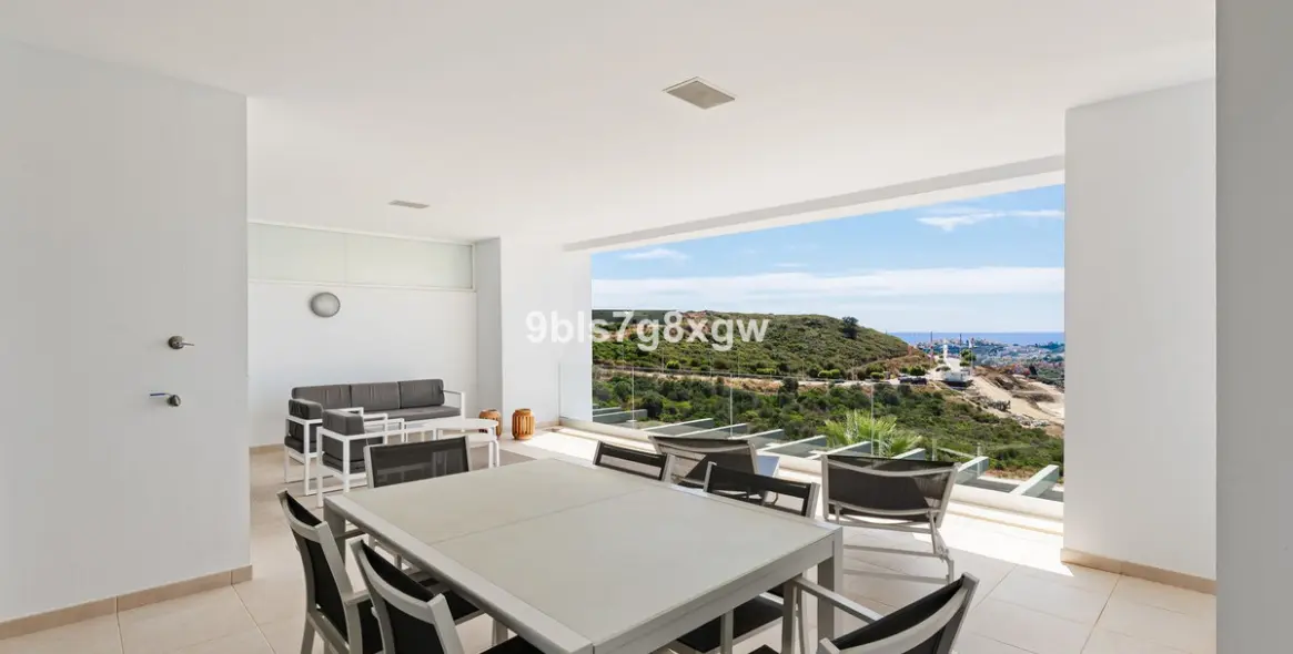 Продажа апартаментов на среднем этаже в Casares Playa 15