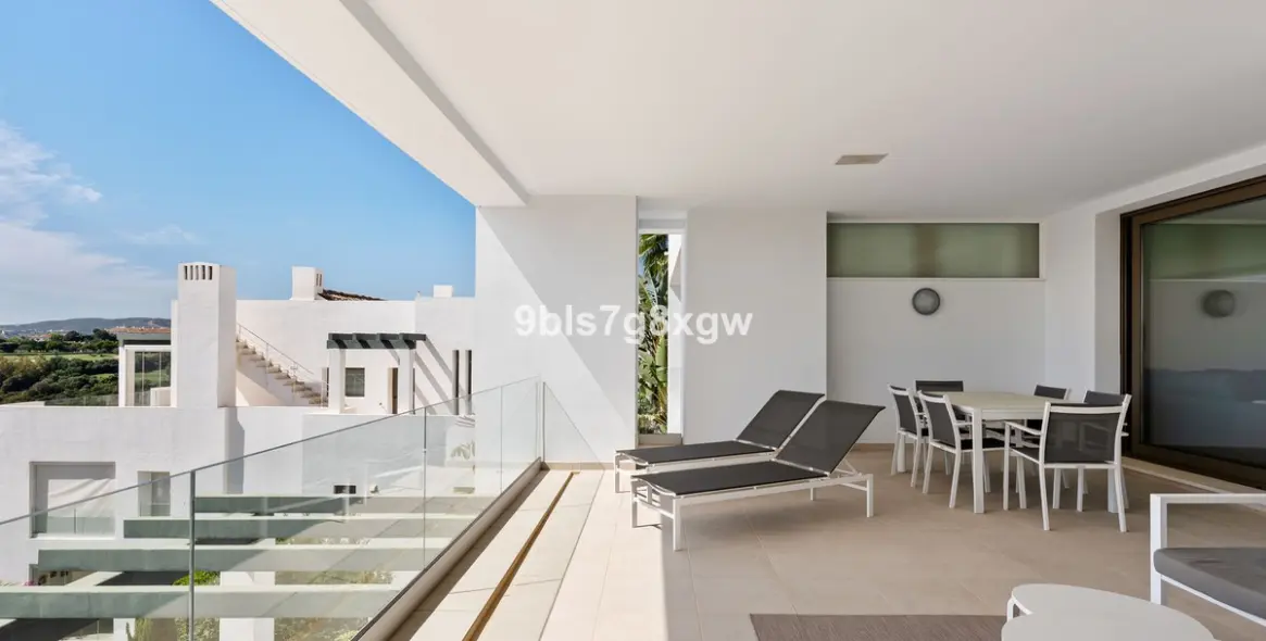 Продажа апартаментов на среднем этаже в Casares Playa 17