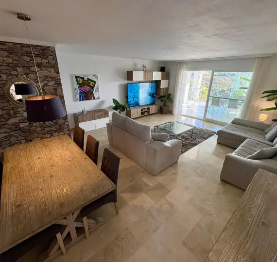 Продажа апартаментов на среднем этаже в Calahonda