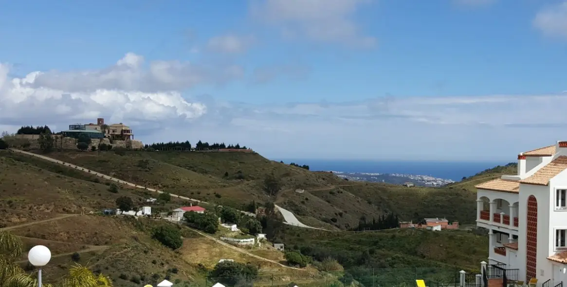 Продажа апартаментов на среднем этаже в Calahonda 8