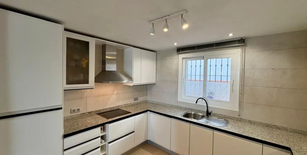 Продажа апартаментов на среднем этаже в Calahonda 14