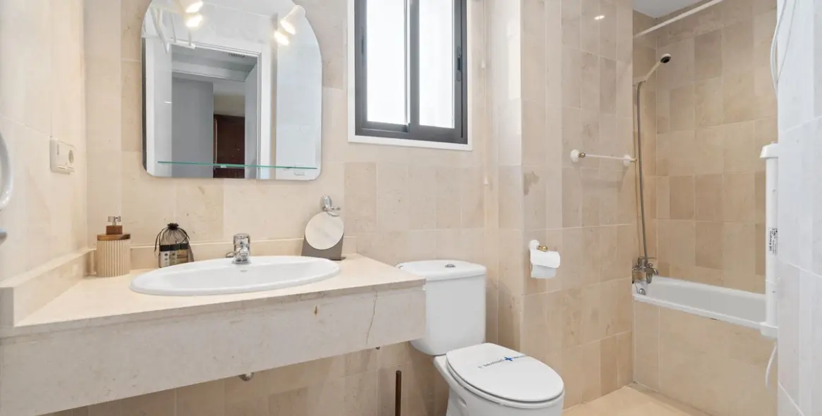 Sale of middle floor apartment in Estepona (district Estepona) 10