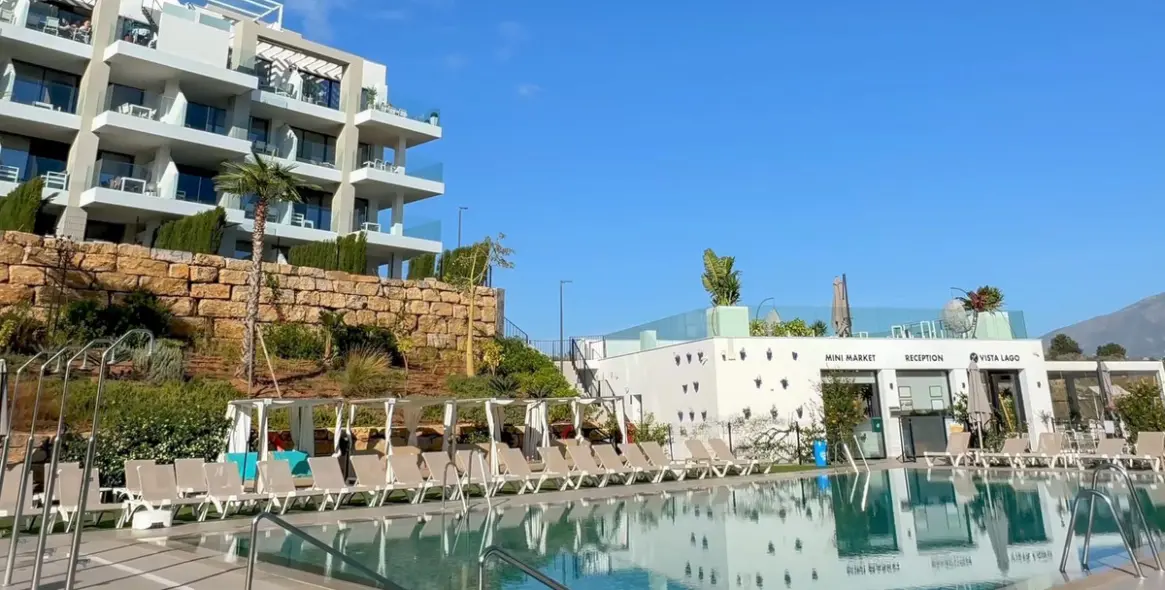 Sale of ground floor apartment in La Cala de Mijas 2