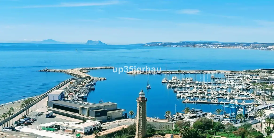 Продажа пентхауса в Estepona 1
