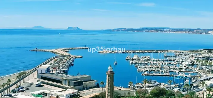 Продажа пентхауса в Estepona 0