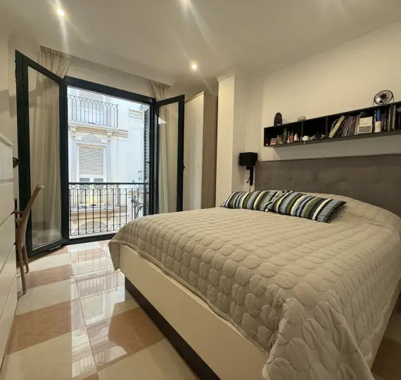 Sale of middle floor apartment in Málaga Centro