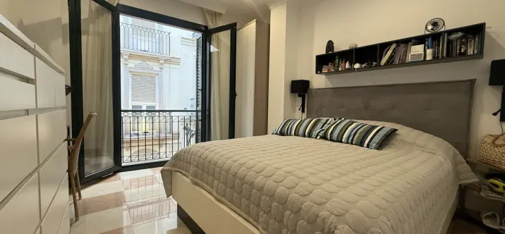 Sale of middle floor apartment in Málaga Centro 0