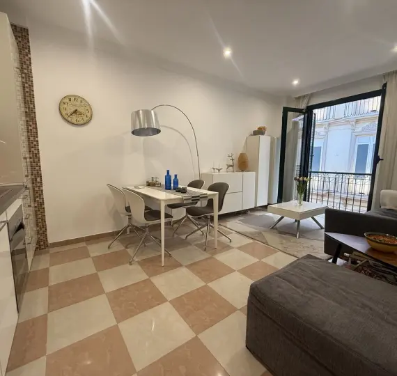 Sale of middle floor apartment in Málaga Centro
