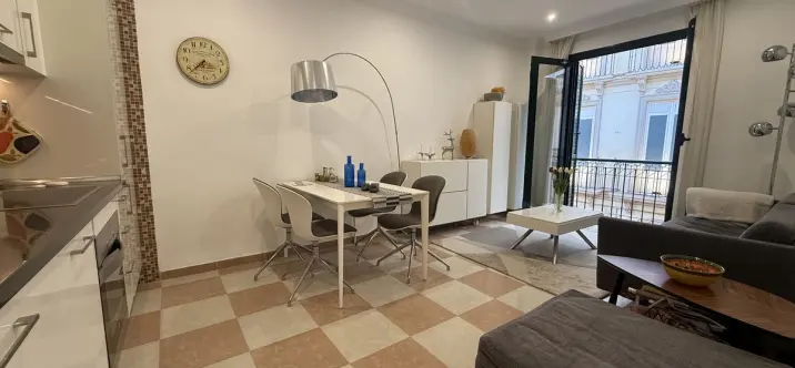 Sale of middle floor apartment in Málaga Centro 2