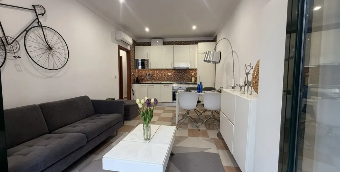 Sale of middle floor apartment in Málaga Centro 4