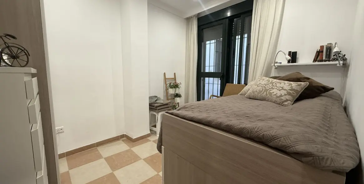 Sale of middle floor apartment in Málaga Centro 5