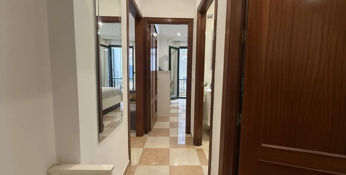 Sale of middle floor apartment in Málaga Centro 6