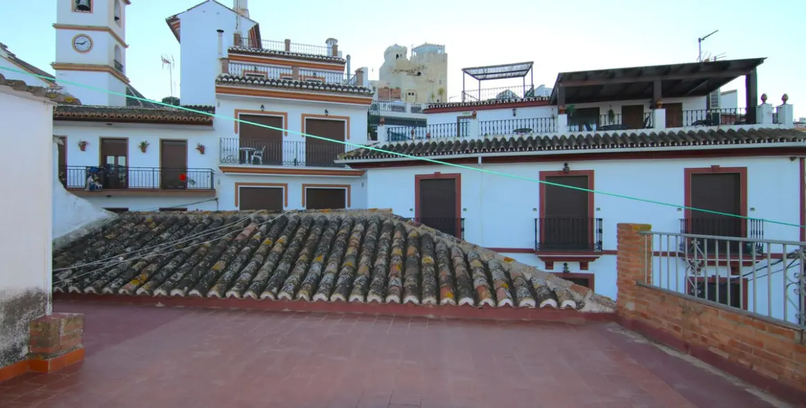 Sale of middle floor apartment in Guaro 2