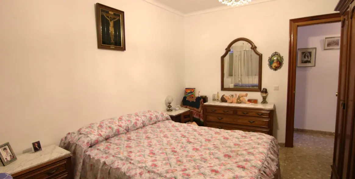 Sale of middle floor apartment in Guaro 12