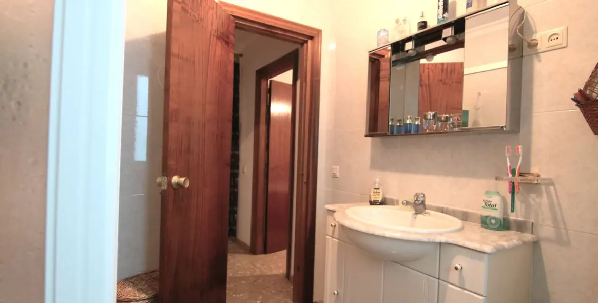 Sale of middle floor apartment in Guaro 15