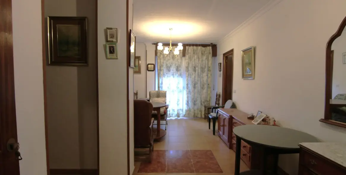 Sale of middle floor apartment in Guaro 17