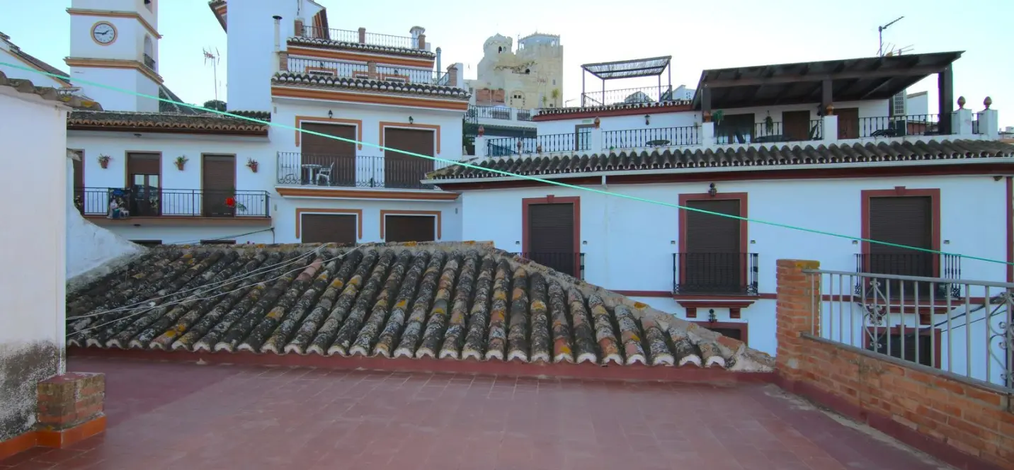 Sale of middle floor apartment in Guaro 0