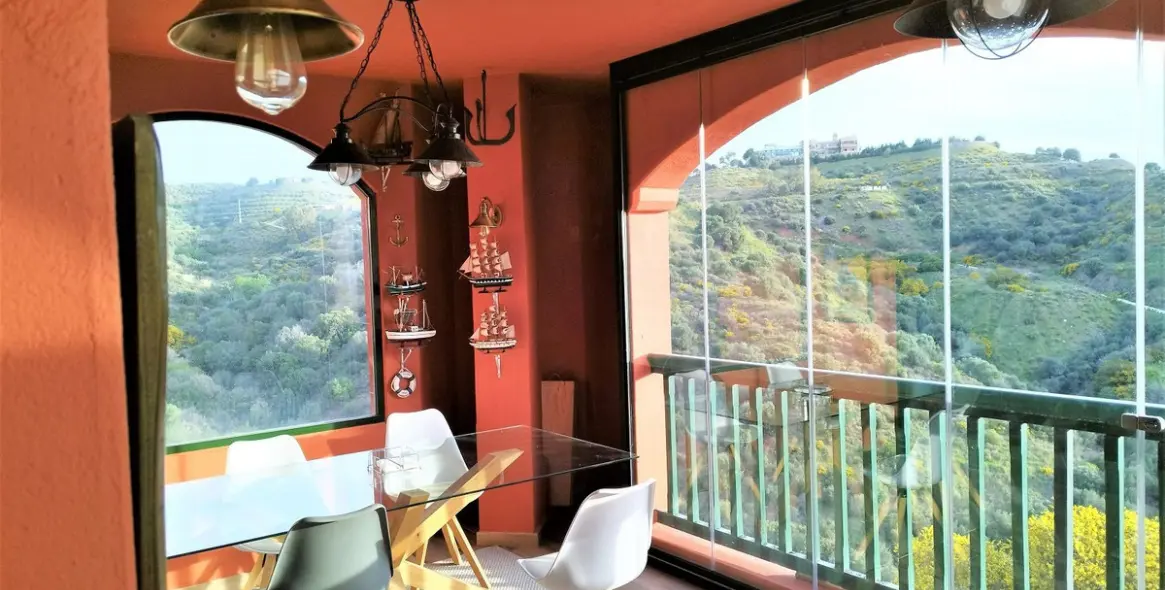 Sale of penthouse duplex in Calahonda 1