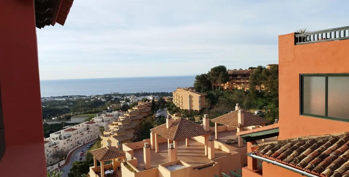 Sale of penthouse duplex in Calahonda 2