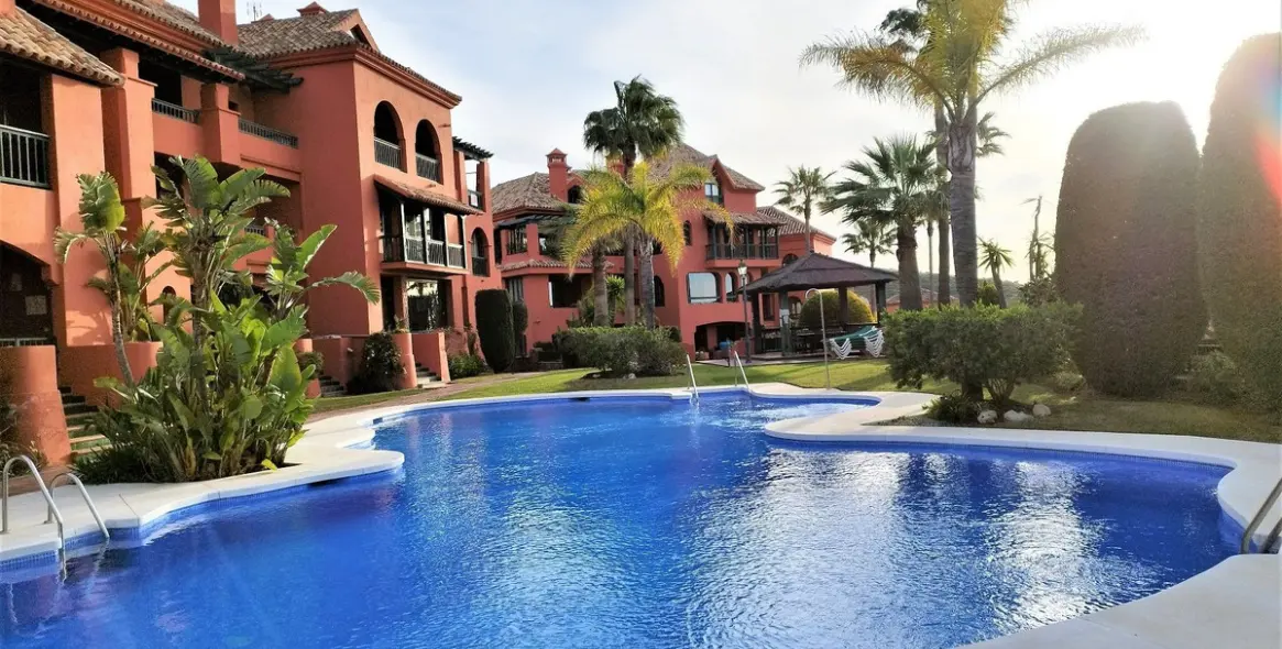 Sale of penthouse duplex in Calahonda 3