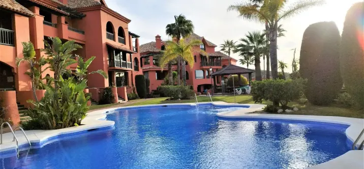 Sale of penthouse duplex in Calahonda 2