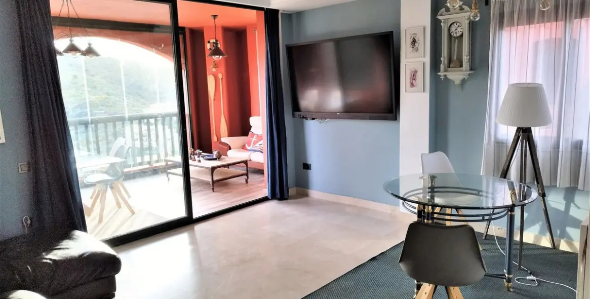 Sale of penthouse duplex in Calahonda 11